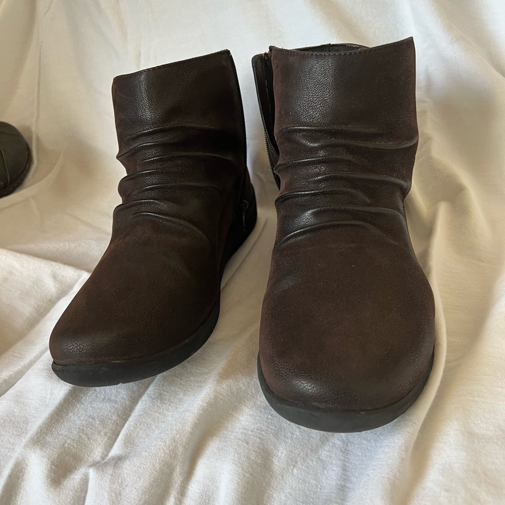 Clarks Cloud Steppers - Brown zip up bootie